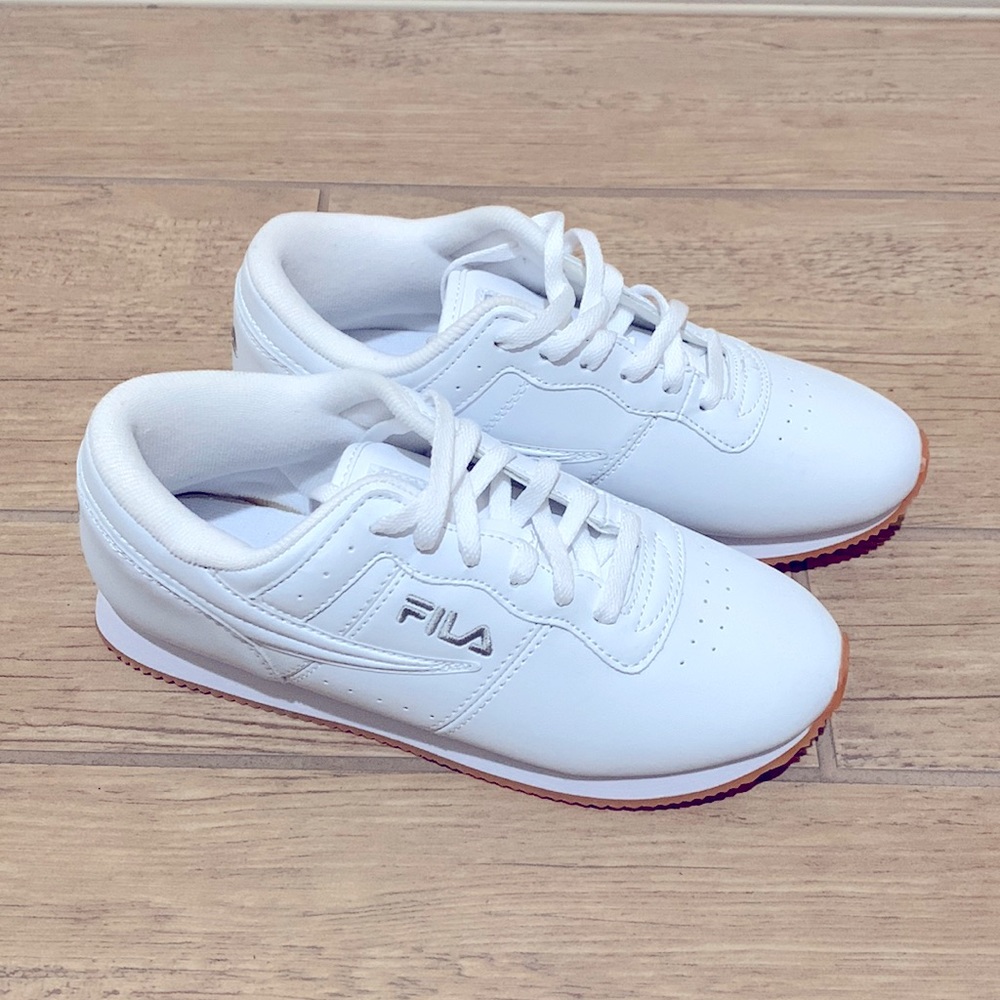 Fila Women Sneakers in White (Size: 8)